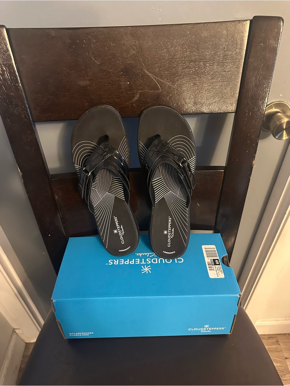 Cloudsteppers by Clarks Women's Black Flip Flop Sandals new 9